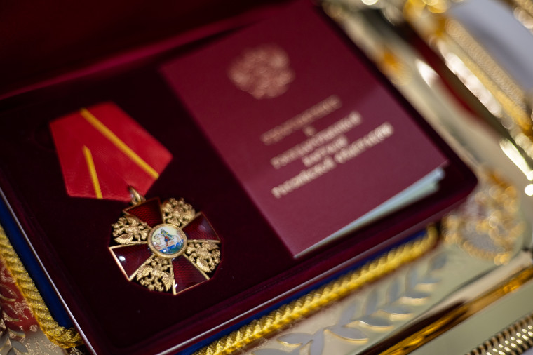 Семье Героя России Олега Цокова вручен орден Александра Невского.